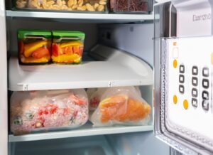 how long can frozen food sit out before refreezing